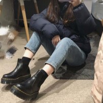 Ботинки челси на массивной подошве фото